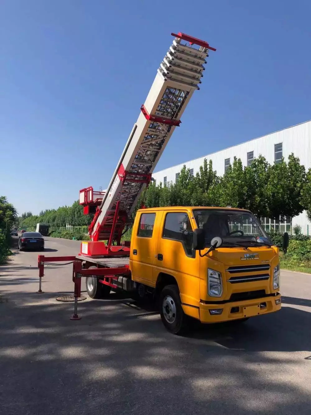 德化县附近的云梯车出租服务：轻松解决高空作业需求