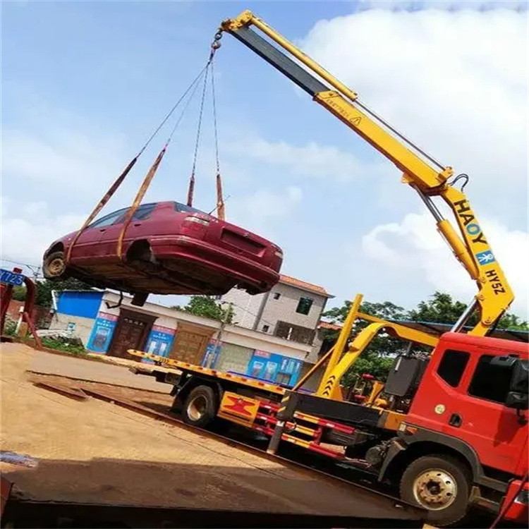 德化县吊车吊汽车的正确方法